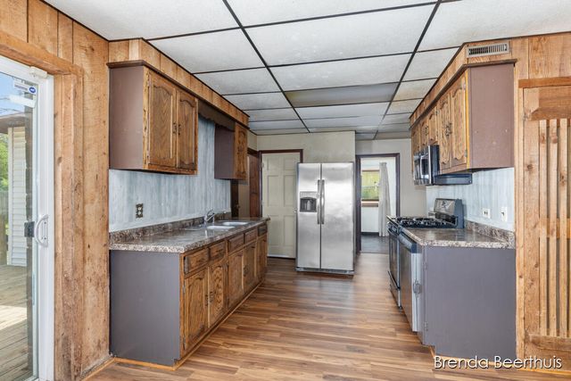 165 E Division Street NE, Rockford, MI 49341