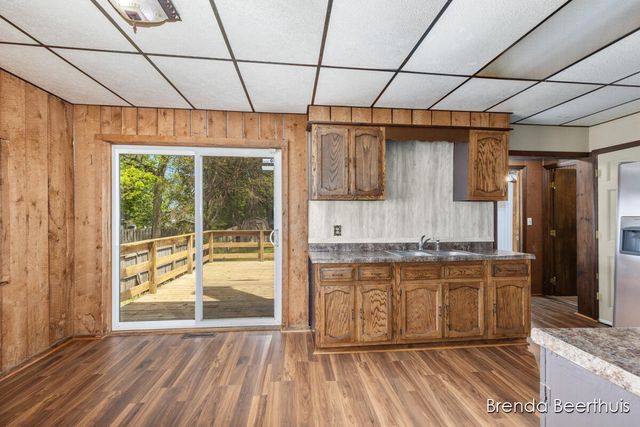 165 E Division Street NE, Rockford, MI 49341