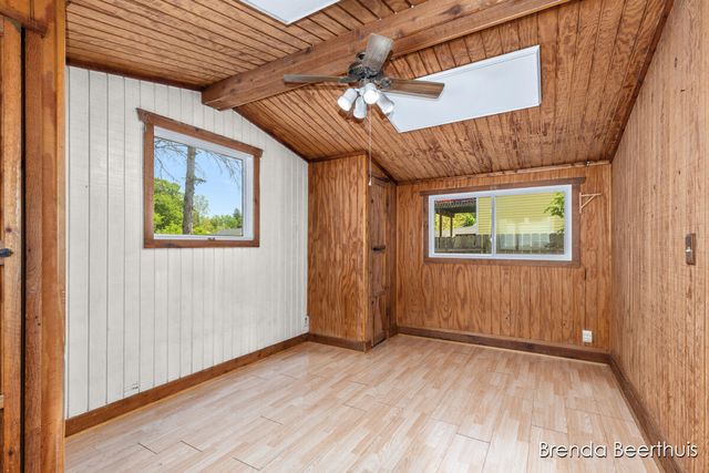165 E Division Street NE, Rockford, MI 49341