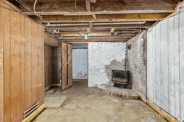165 E Division Street NE, Rockford, MI 49341