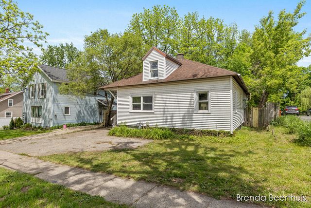 165 E Division Street NE, Rockford, MI 49341