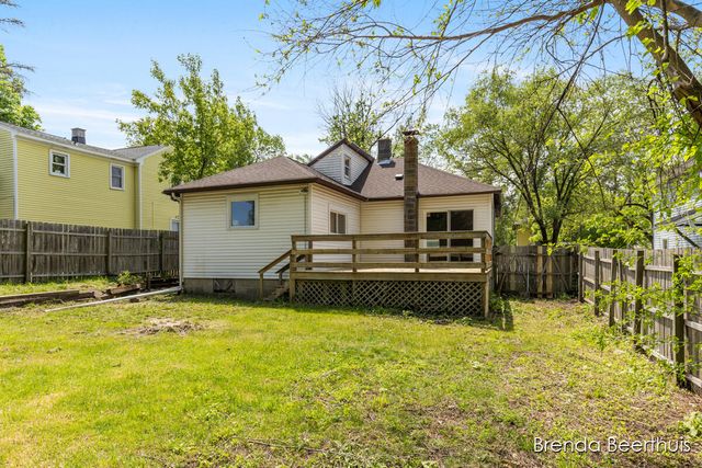 165 E Division Street NE, Rockford, MI 49341