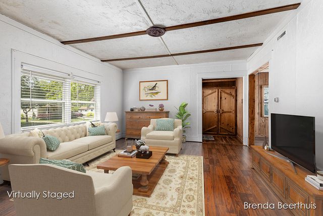 165 E Division Street NE, Rockford, MI 49341