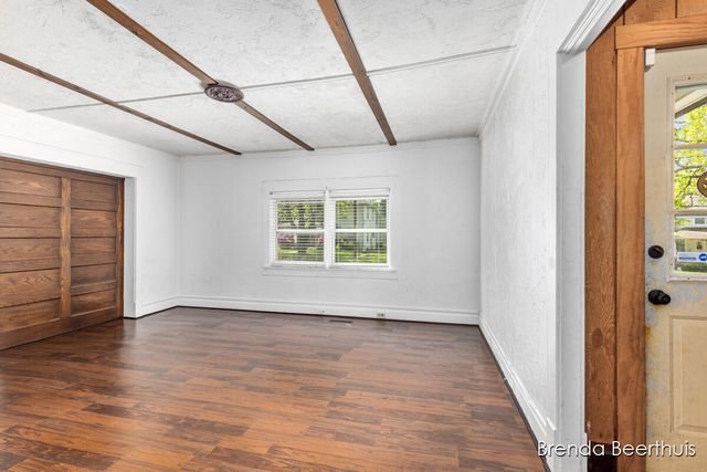 165 E Division Street NE, Rockford, MI 49341