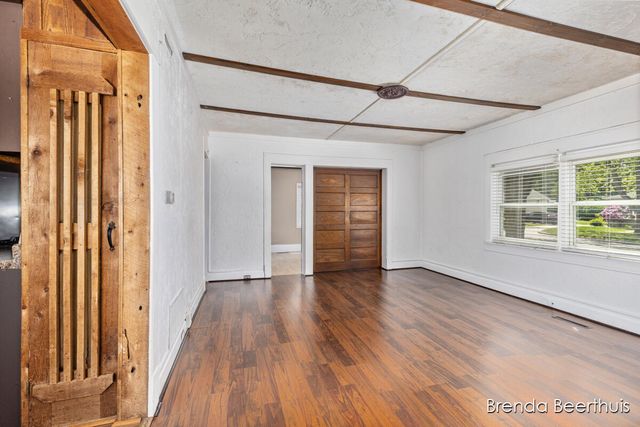 165 E Division Street NE, Rockford, MI 49341