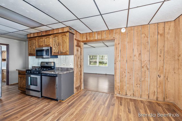 165 E Division Street NE, Rockford, MI 49341