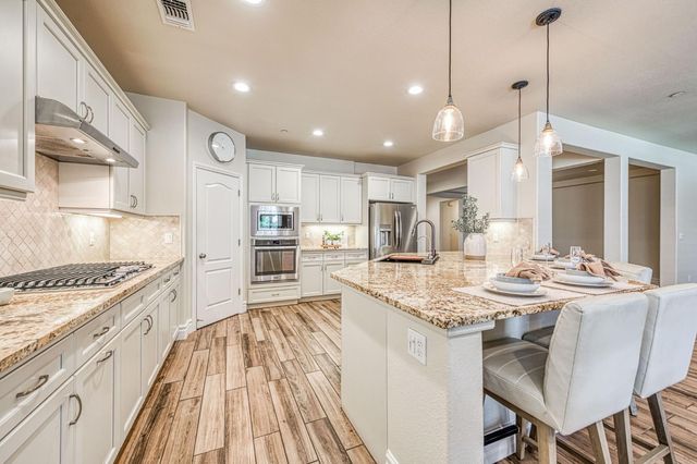 1266 N Redington Avenue, Clovis, CA 93619