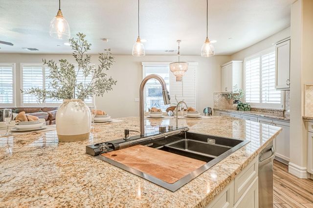 1266 N Redington Avenue, Clovis, CA 93619