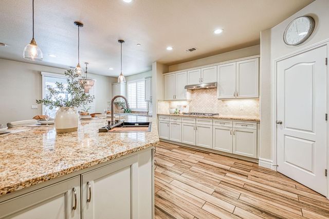 1266 N Redington Avenue, Clovis, CA 93619