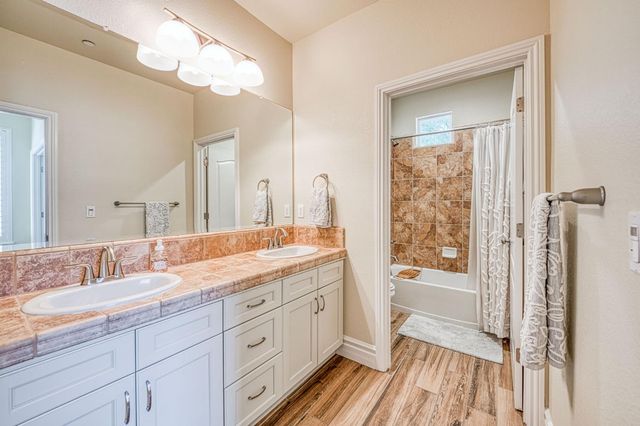 1266 N Redington Avenue, Clovis, CA 93619