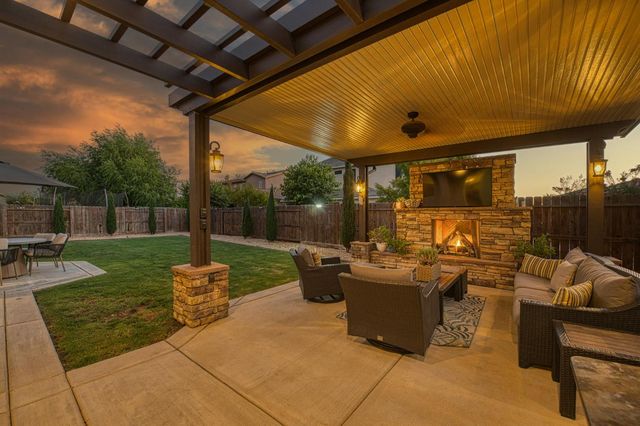 1266 N Redington Avenue, Clovis, CA 93619