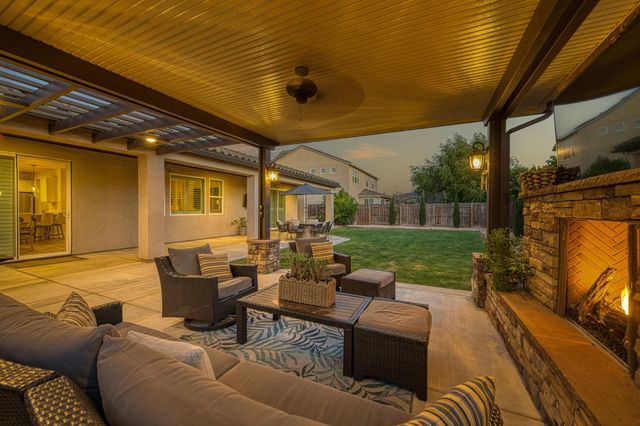 1266 N Redington Avenue, Clovis, CA 93619