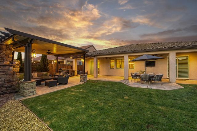 1266 N Redington Avenue, Clovis, CA 93619