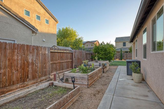 1266 N Redington Avenue, Clovis, CA 93619