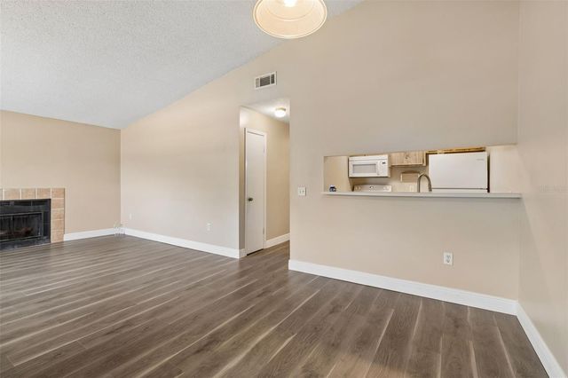 14301 HANGING MOSS CIRCLE 202, Tampa, FL 33613