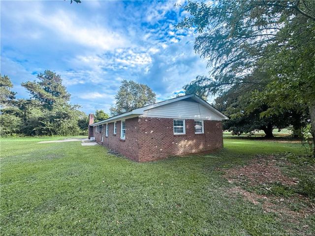 2879 County Line Road, Saint Pauls, NC 28384