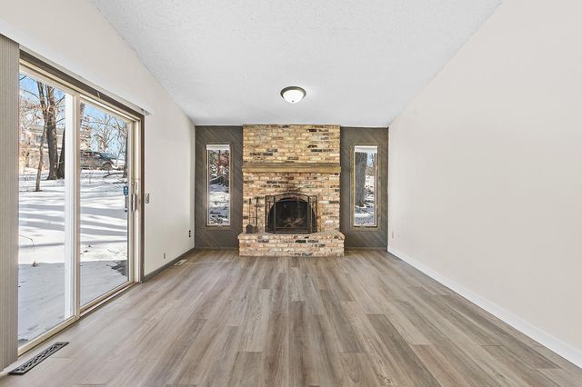 5885 Hidden Oaks Circle SE, Prior Lake, MN 55372