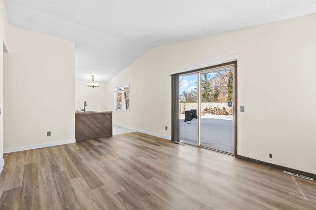 5885 Hidden Oaks Circle SE, Prior Lake, MN 55372