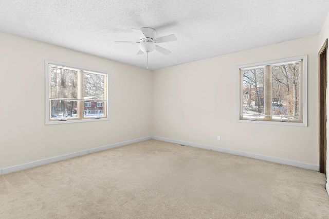 5885 Hidden Oaks Circle SE, Prior Lake, MN 55372