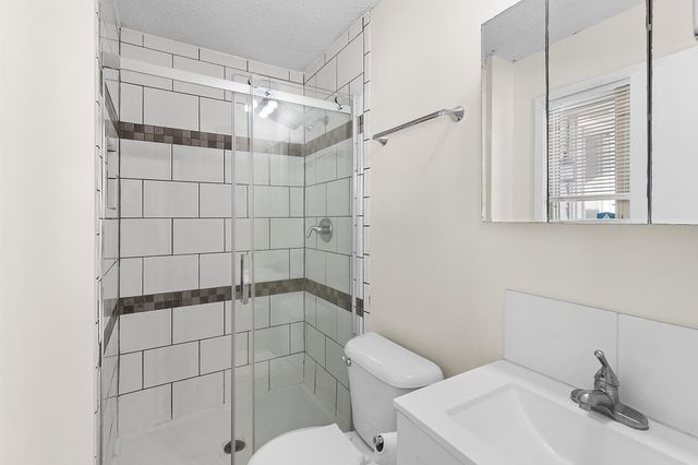 5885 Hidden Oaks Circle SE, Prior Lake, MN 55372