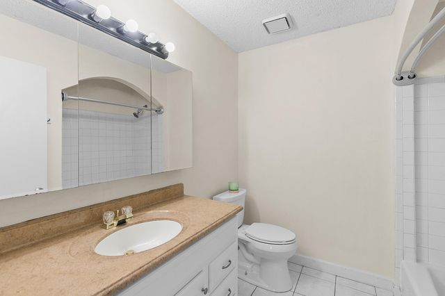 5885 Hidden Oaks Circle SE, Prior Lake, MN 55372