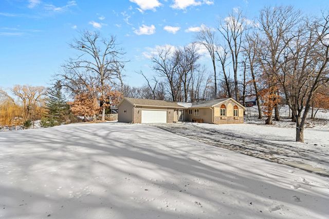 5885 Hidden Oaks Circle SE, Prior Lake, MN 55372