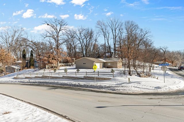 5885 Hidden Oaks Circle SE, Prior Lake, MN 55372