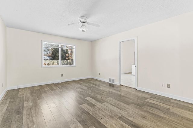 5885 Hidden Oaks Circle SE, Prior Lake, MN 55372