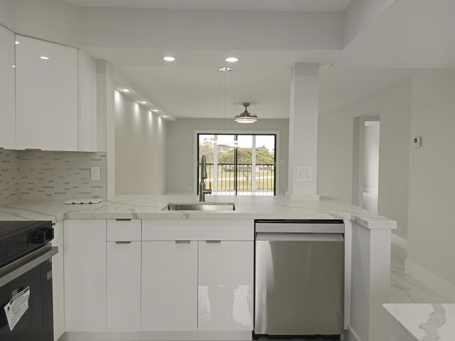 7320 Amberly Lane 305, Delray Beach, FL 33446