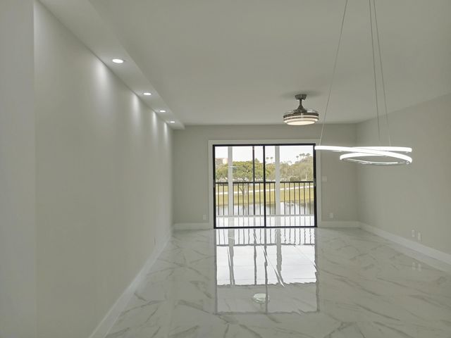 7320 Amberly Lane 305, Delray Beach, FL 33446