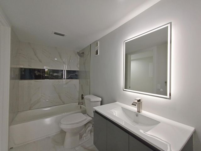 7320 Amberly Lane 305, Delray Beach, FL 33446