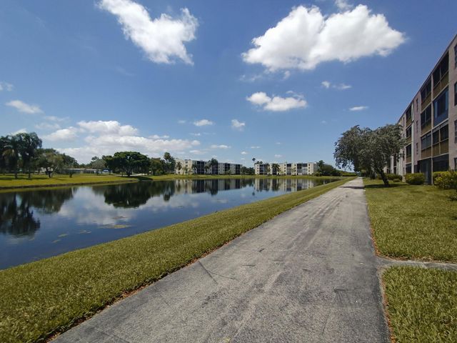 7320 Amberly Lane 305, Delray Beach, FL 33446