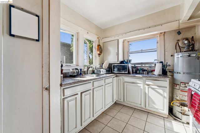 3558 Maple Ave, Oakland, CA 94602