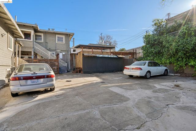3558 Maple Ave, Oakland, CA 94602