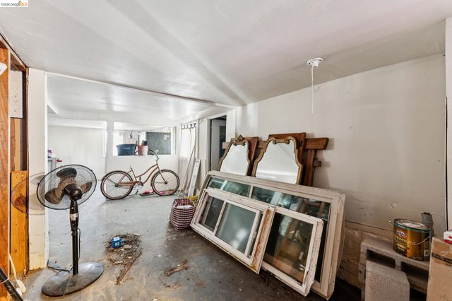 3558 Maple Ave, Oakland, CA 94602