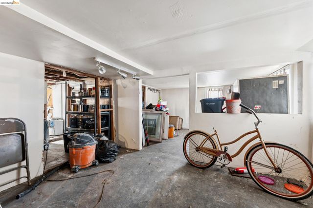 3558 Maple Ave, Oakland, CA 94602