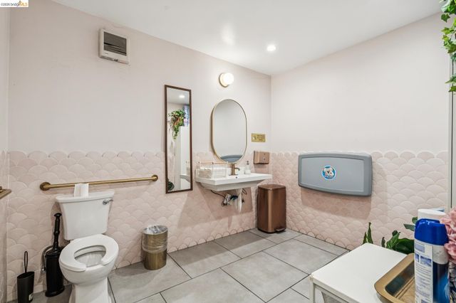 3558 Maple Ave, Oakland, CA 94602