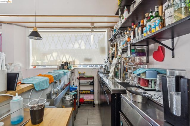 3558 Maple Ave, Oakland, CA 94602