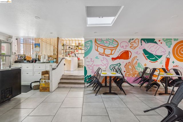 3558 Maple Ave, Oakland, CA 94602