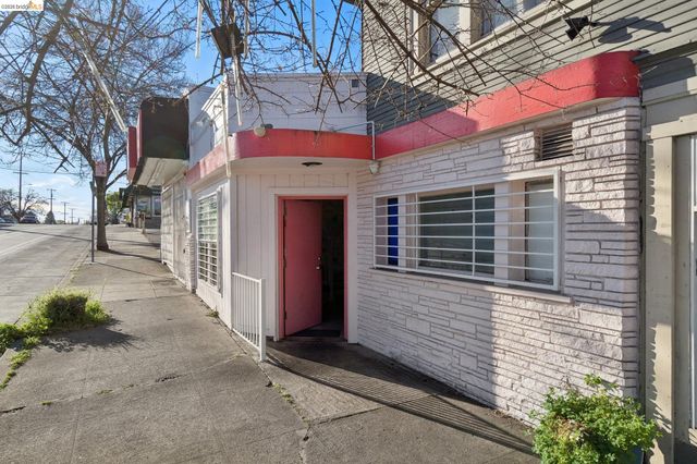 3558 Maple Ave, Oakland, CA 94602