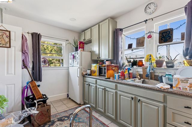 3558 Maple Ave, Oakland, CA 94602