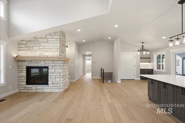 5231 N Sorrento Dr, Boise, ID 83704