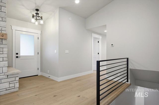 5231 N Sorrento Dr, Boise, ID 83704