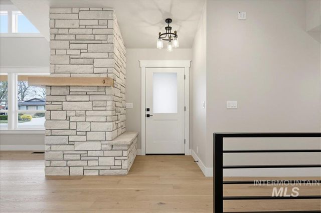 5231 N Sorrento Dr, Boise, ID 83704
