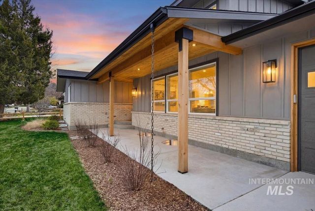 5231 N Sorrento Dr, Boise, ID 83704