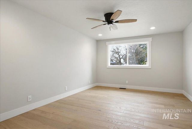 5231 N Sorrento Dr, Boise, ID 83704