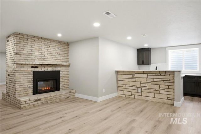 5231 N Sorrento Dr, Boise, ID 83704
