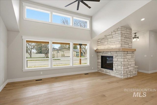 5231 N Sorrento Dr, Boise, ID 83704