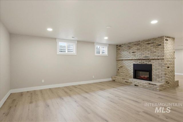 5231 N Sorrento Dr, Boise, ID 83704