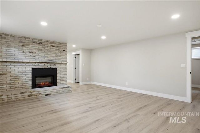 5231 N Sorrento Dr, Boise, ID 83704